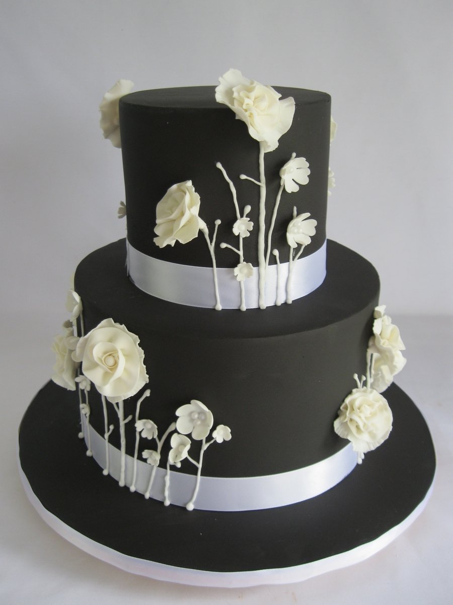 Торт в черно белом стиле