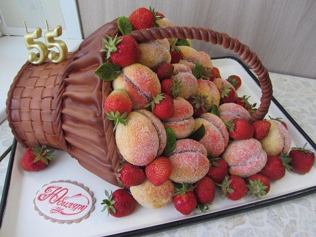 Корзина с ягодами и цветами торт - 73 фото