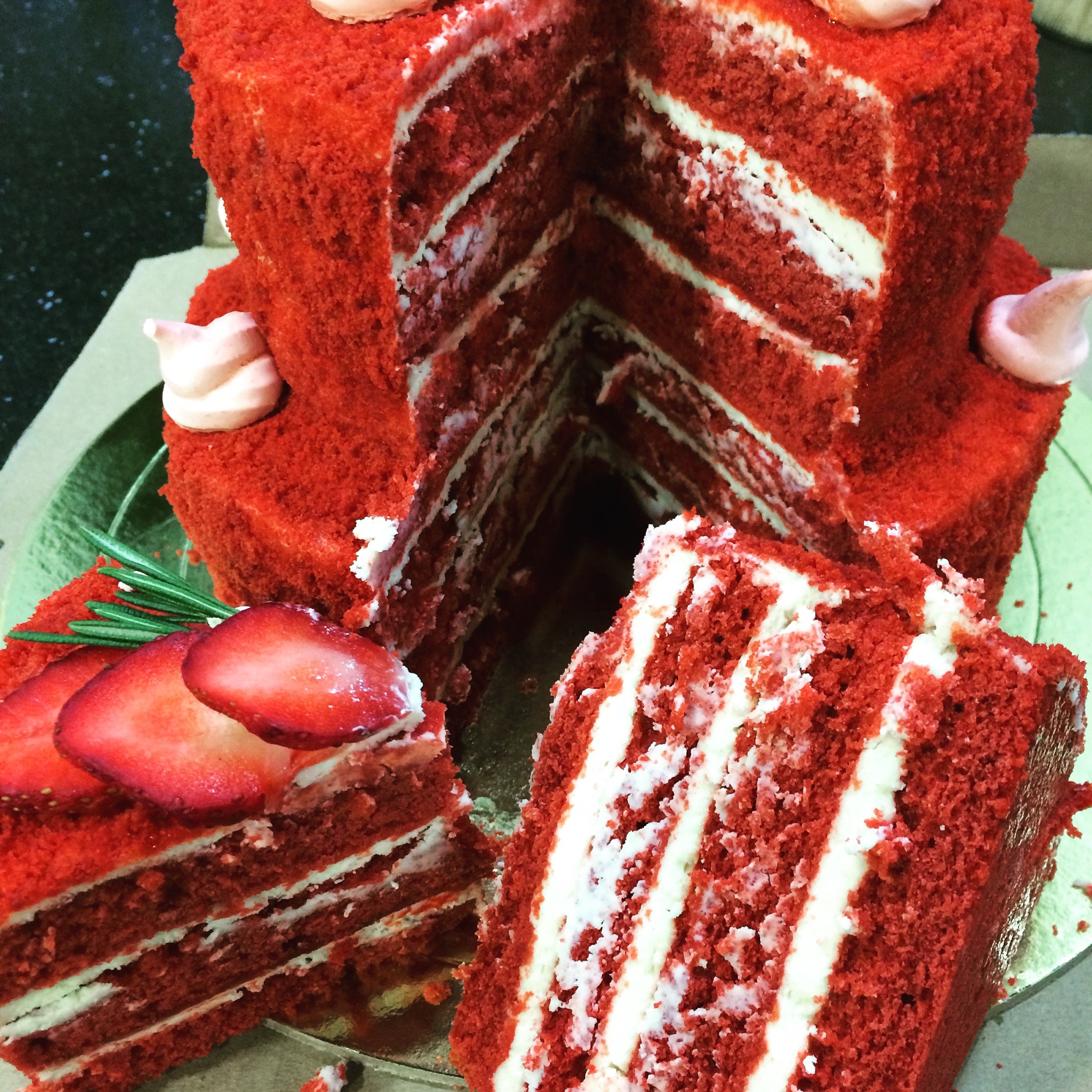 Красный яр торты. Кондитерская красный Яр. Торты частная коллекция. Красный Яр сливочный торт.