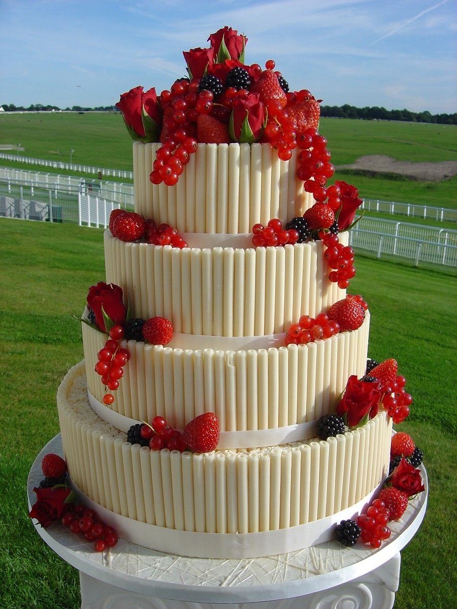 Свадебный торт трехъярусный