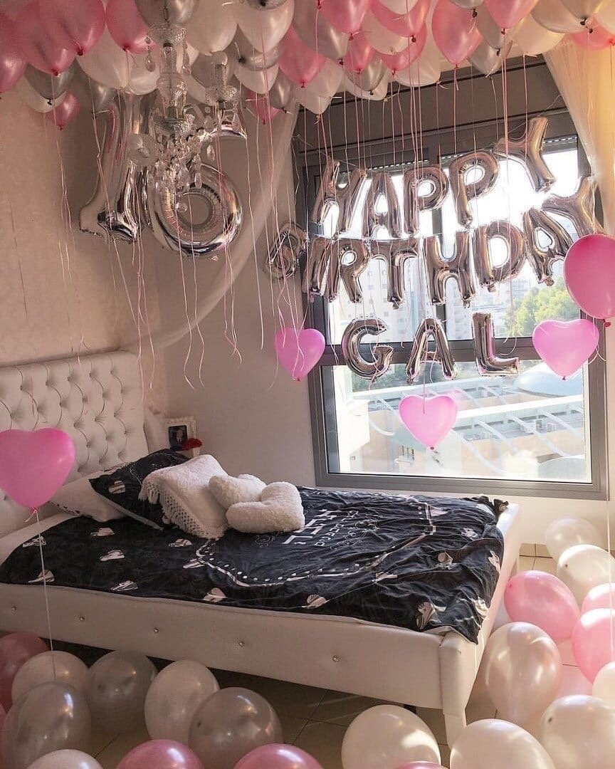 Украшенная спальня на день рождения