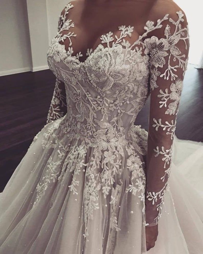 Красивое свадебное платье кружевное