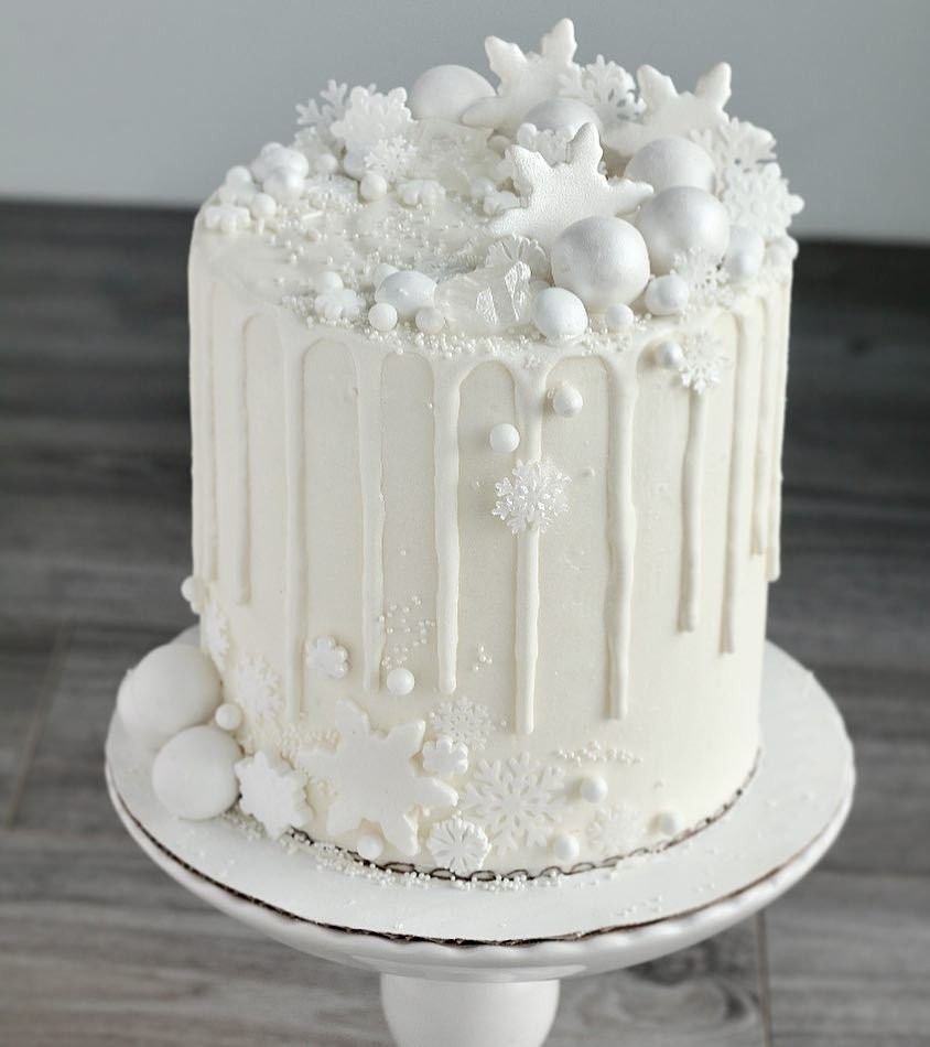 Декор белого торта