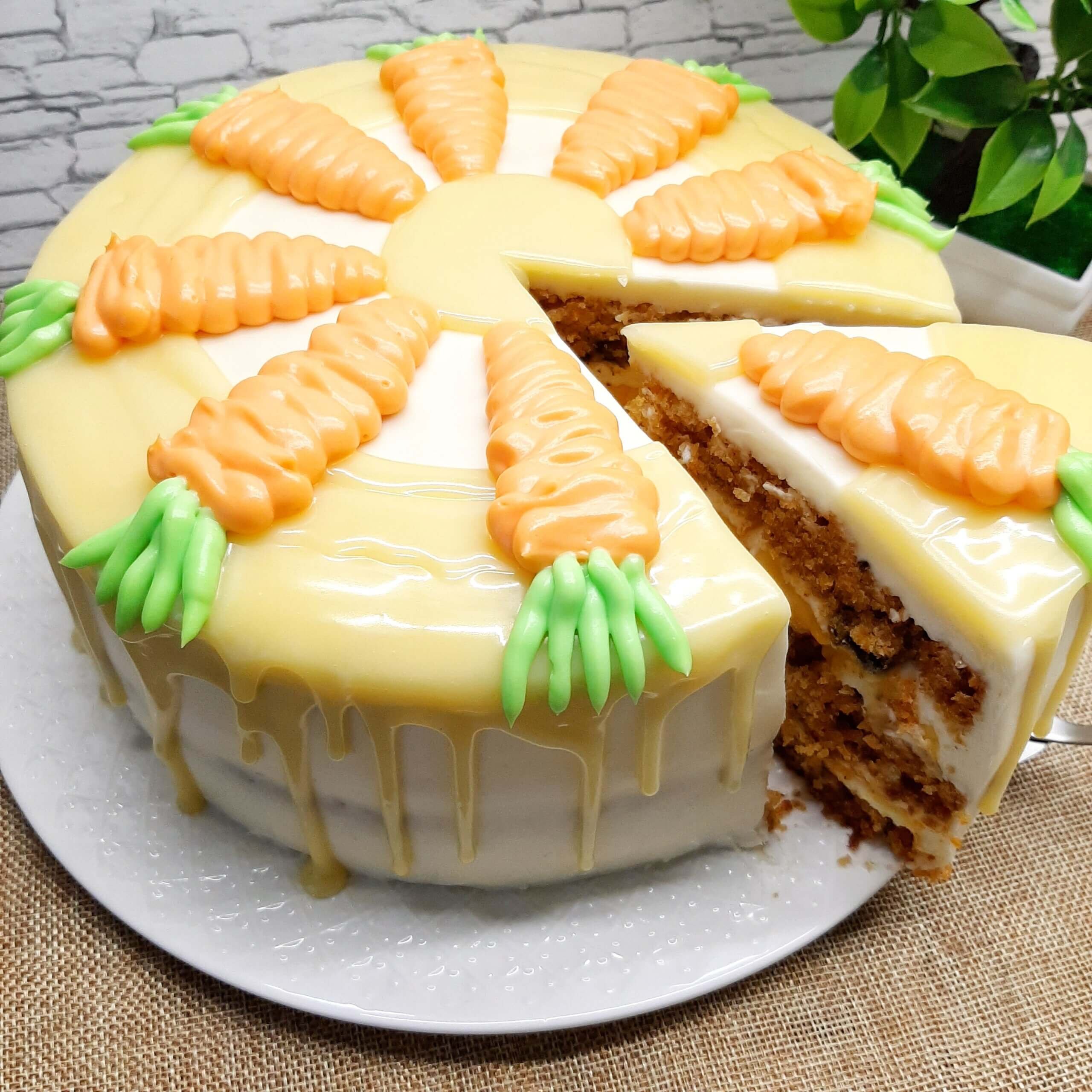 Морковный торт с апельсиновым кремом. Торты Ольги Яроцкой. Украшение морковного торта. Морковный торт с сырным кремом.