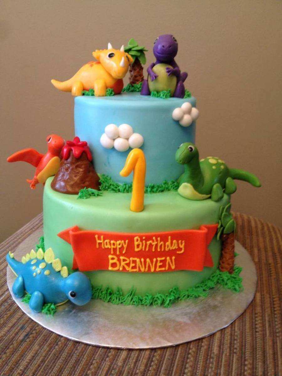 Торт на 1 год с динозаврами