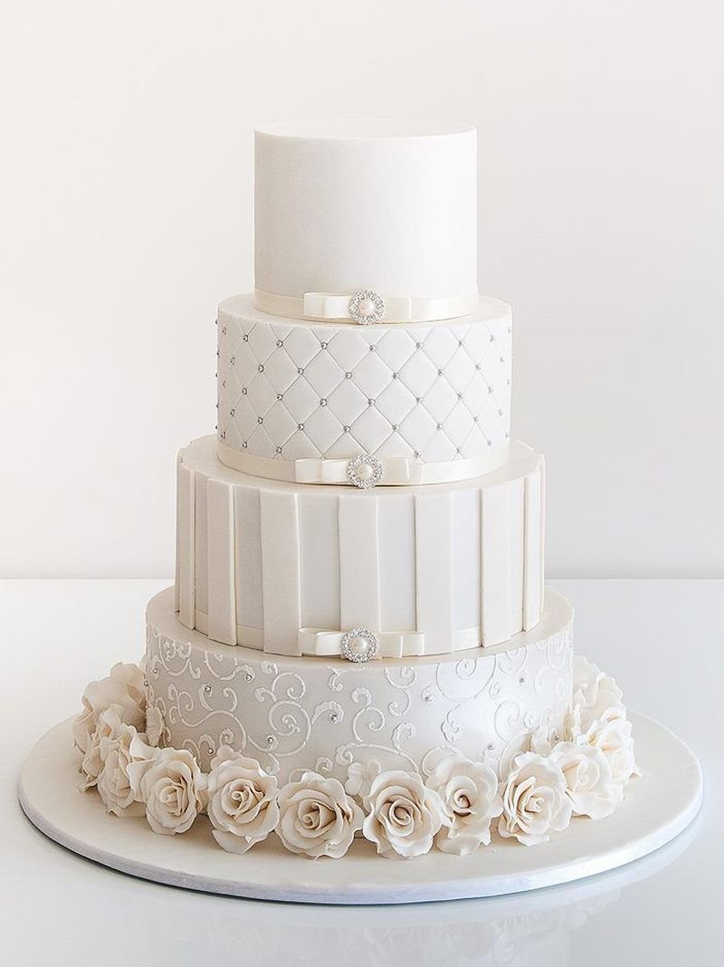 Белый свадебный многоярусный торт