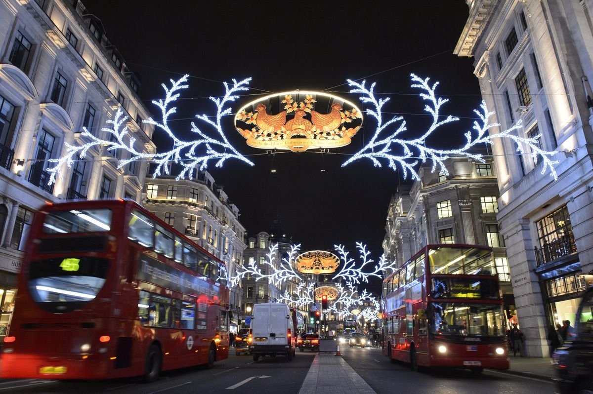 London new year. Оксфорд-стрит в Лондоне. Риджент стрит Лондон Рождественский. Рождество в Англии Оксфорд стрит Риджент стрит. Оксфорд стрит на Рождество.