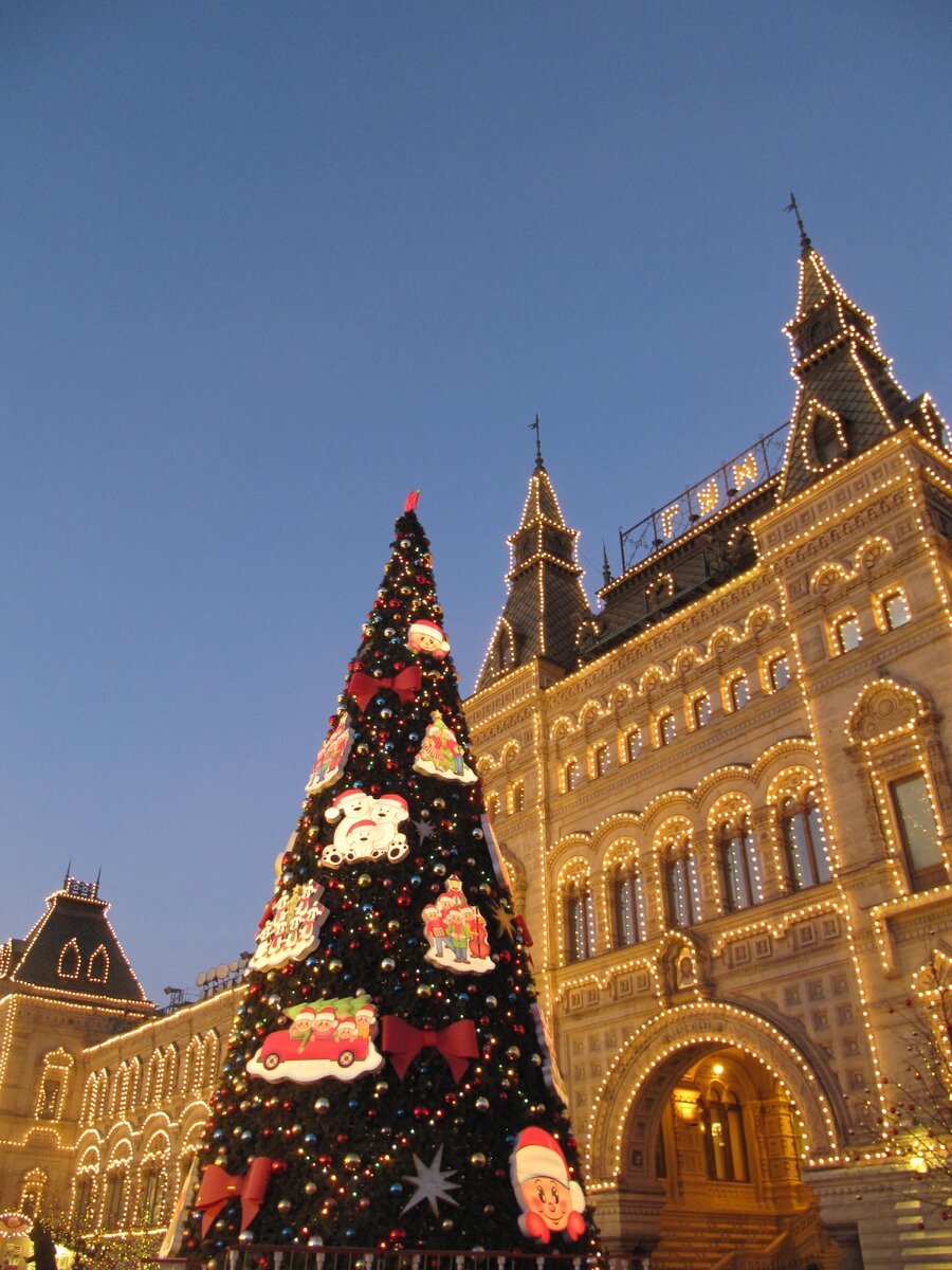 Выставка «новогодние ёлки в ГУМЕ на красной площади»