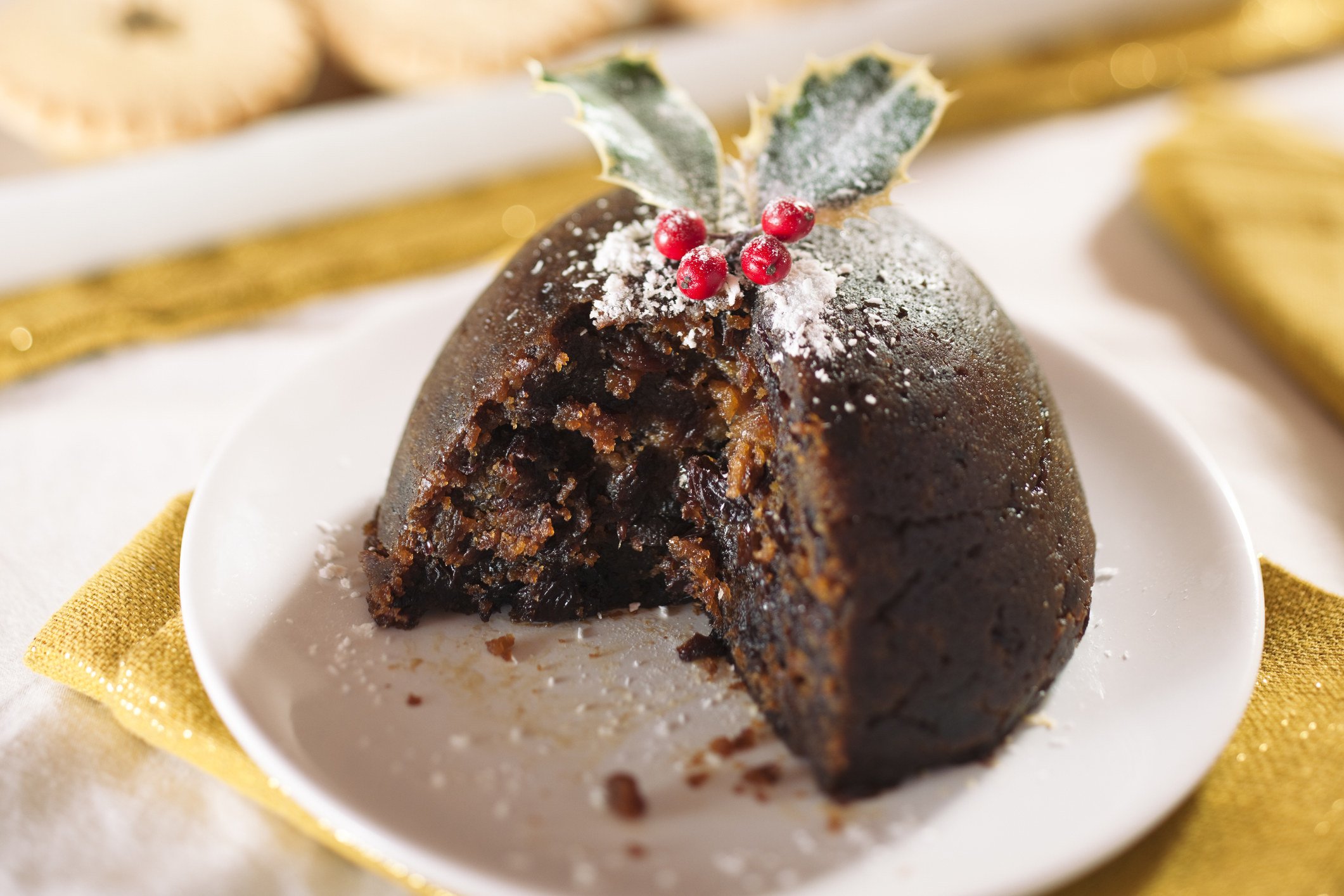 Christmas pudding. Плум пудинг. Рождественский Плум пудинг. Рождественский сливовый пудинг. Плум пудинг в Англии.