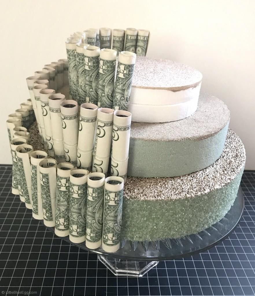 Трехъярусный торт из денег