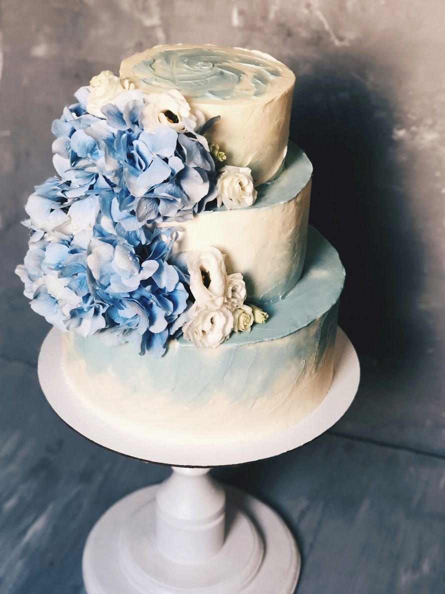 Свадебный торт с акварельными мазками