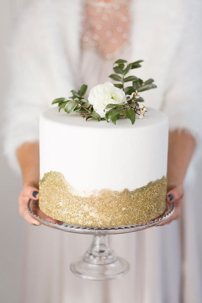 Свадебный торт с кокосовой стружкой