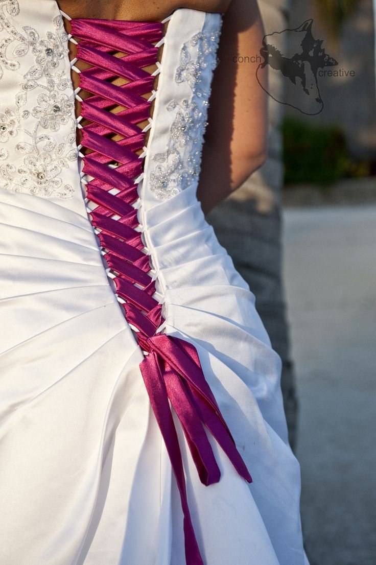 Свадебное платье с цветным поясом