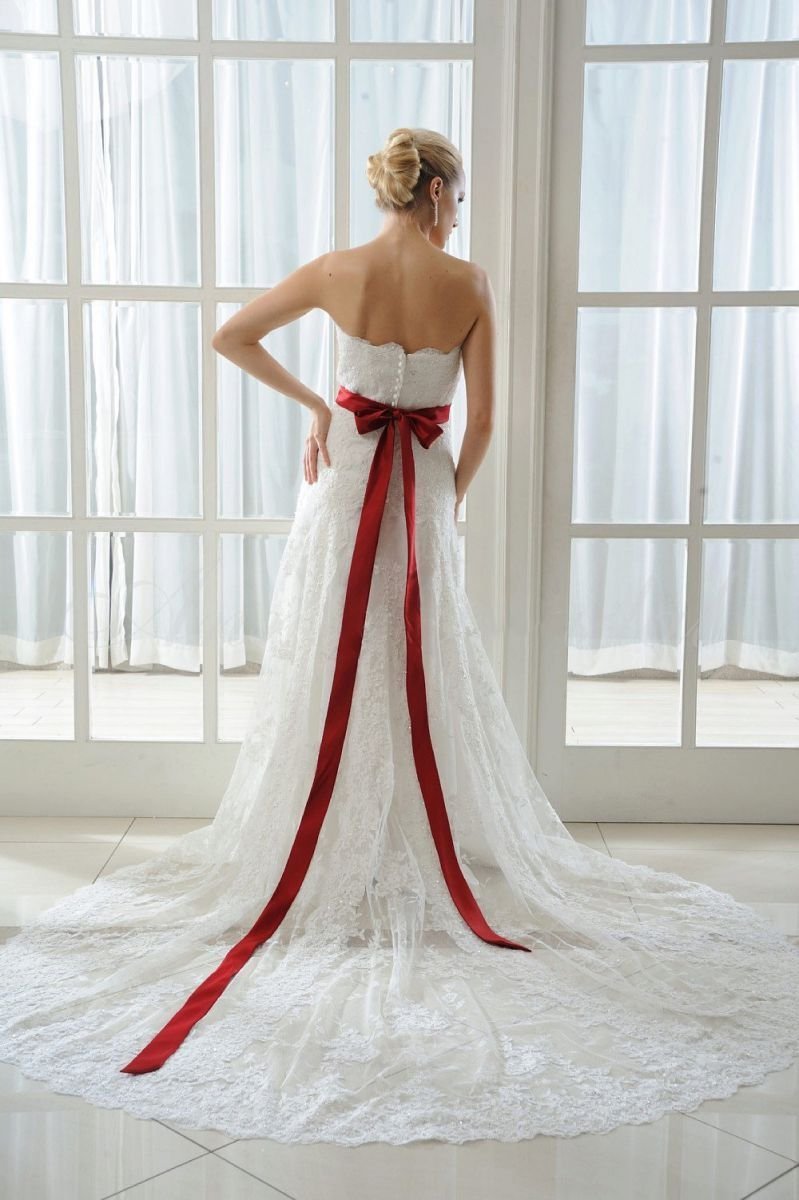 Свадебное платье белое с красным