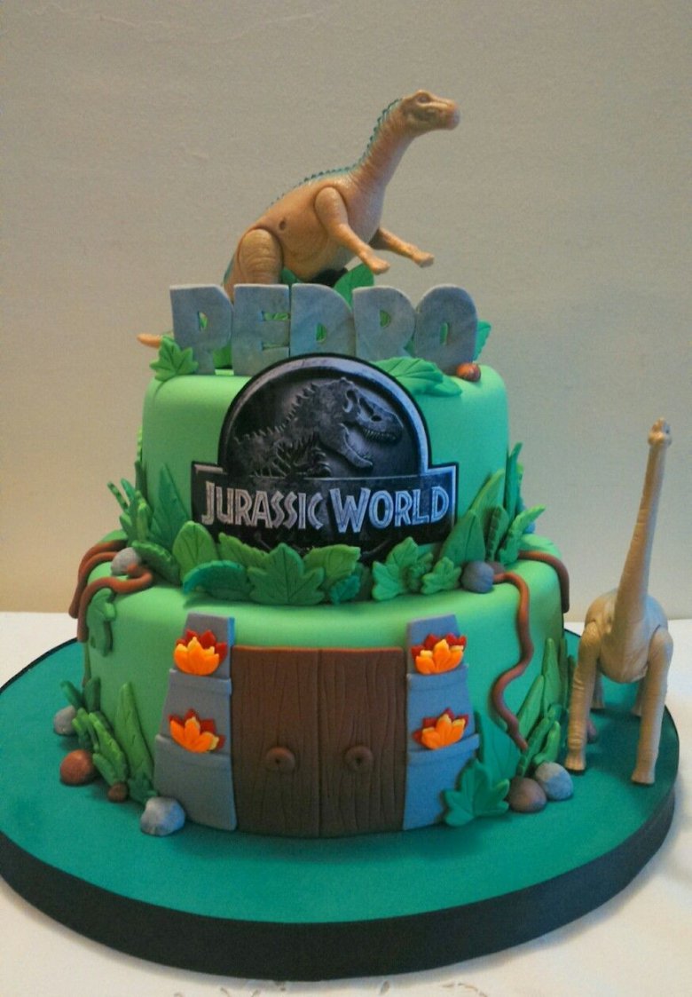 Шоколадный торт с динозаврами