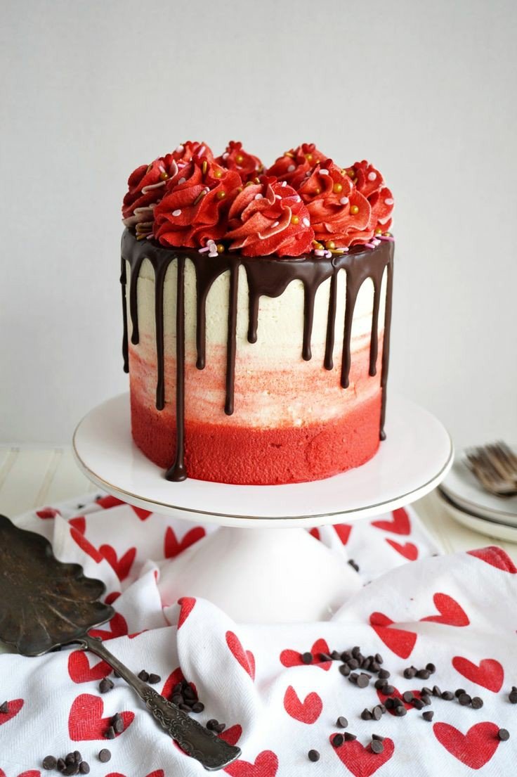Украшение торта красный бархат