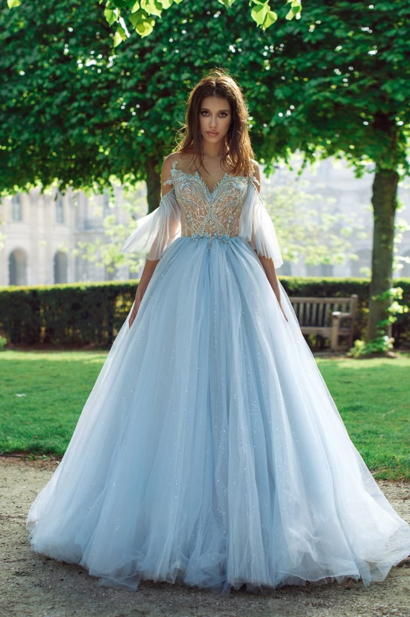 Невеста в синем платье