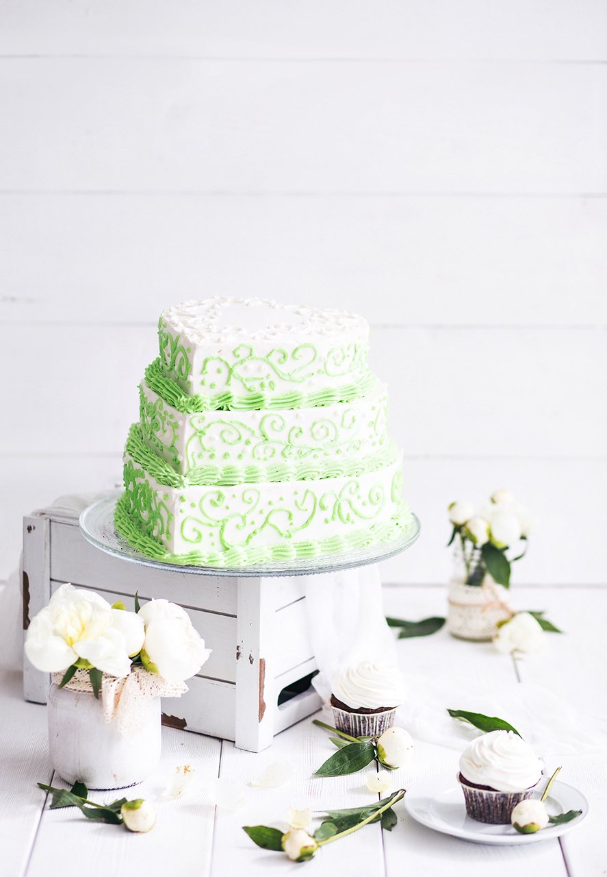 Торт на свадьбу трехъярусный нежно зеленый