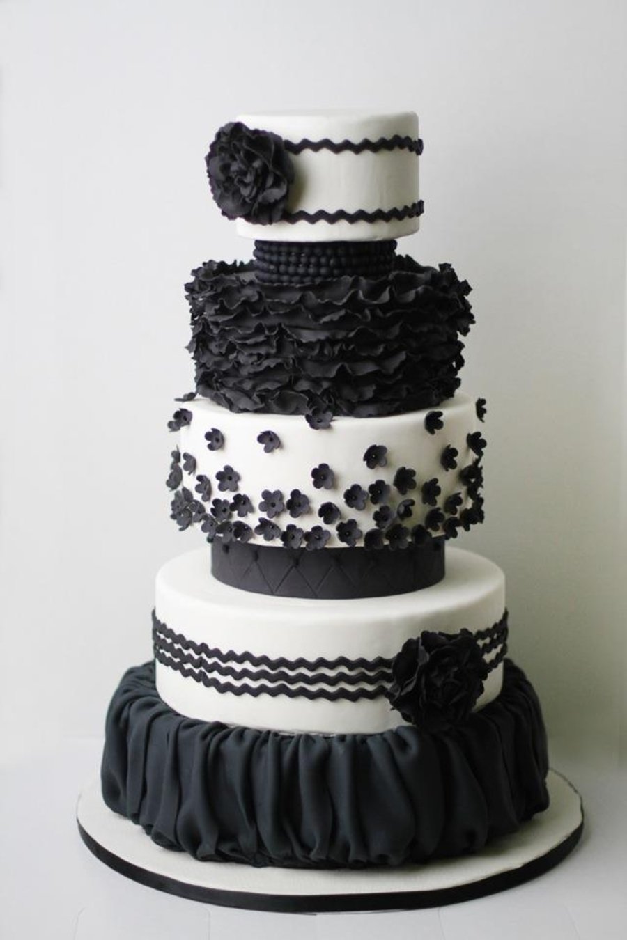 Свадебный торт с силуэтами