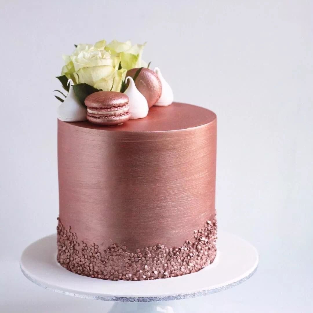 Фото современных тортов. Стильный торт. Современный декор тортов. Необычный декор торта. Стильный розовый торт.