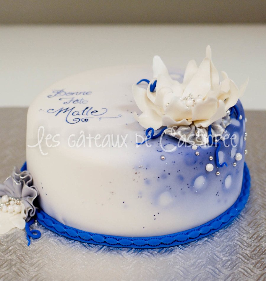 Свадебный торт одноярусный в синем цвете