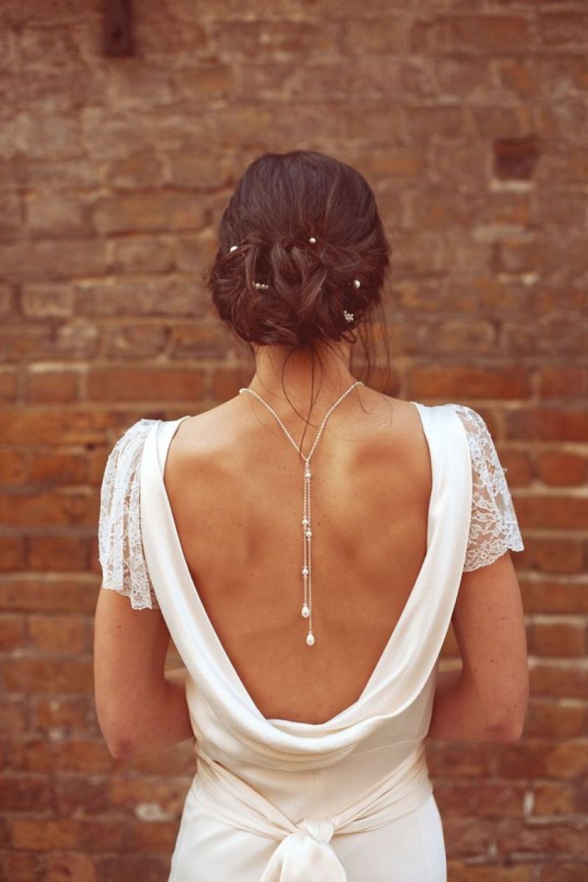 Невеста с открытой спиной