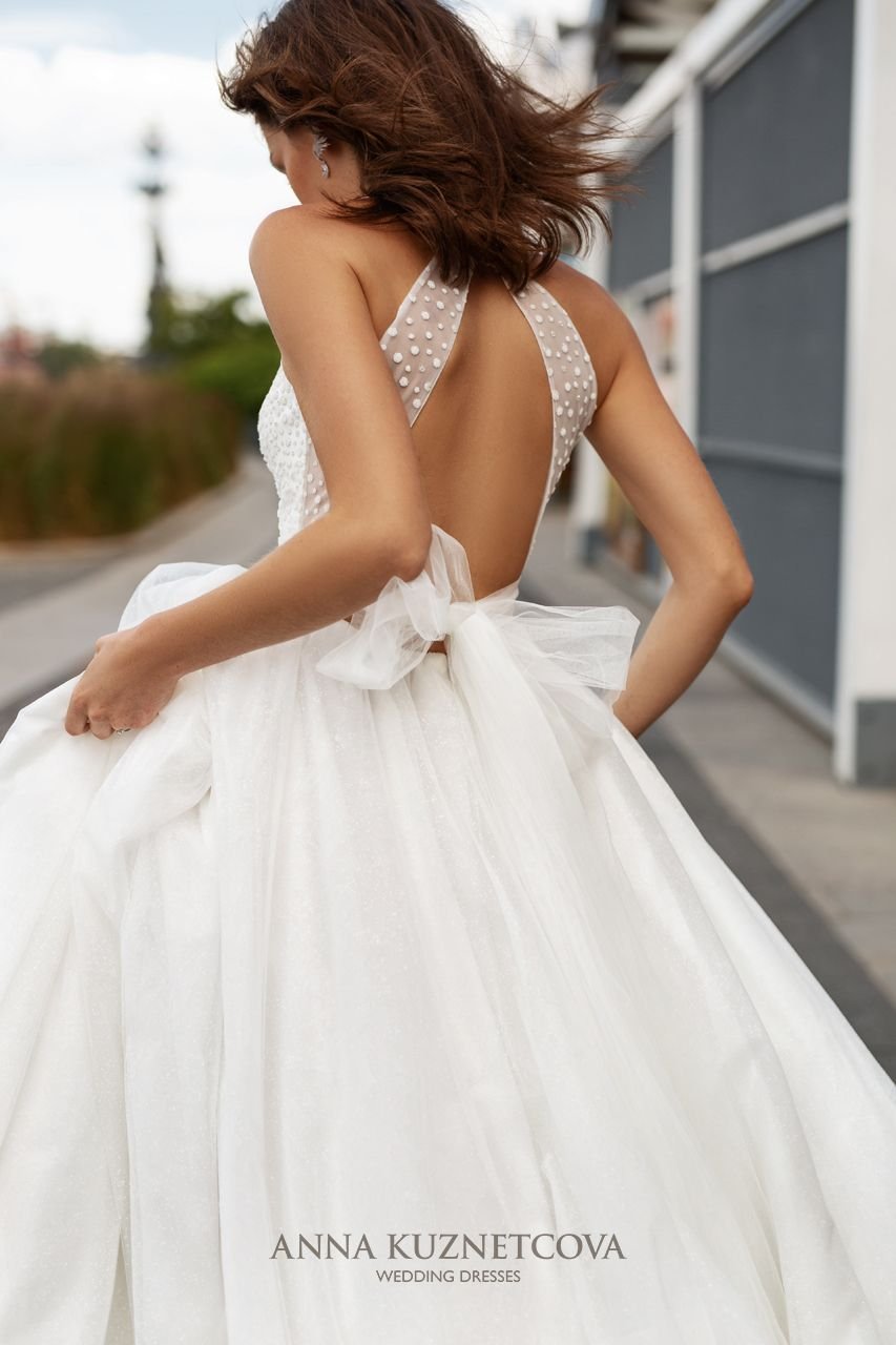 Платье с красивой спиной