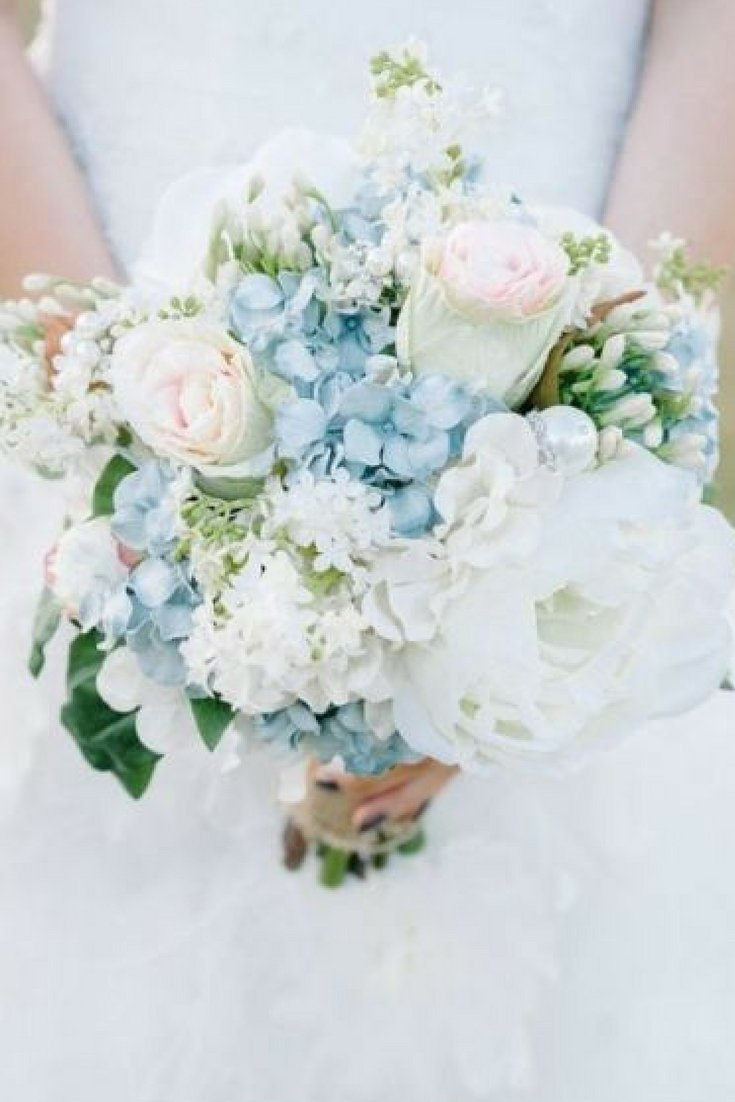 Букет невесты пудровый с синим
