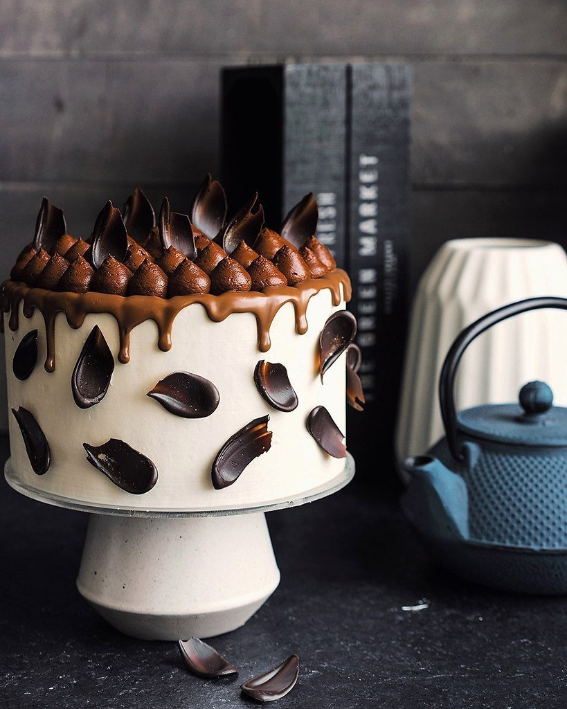 Украшение торта шоколадом в домашних