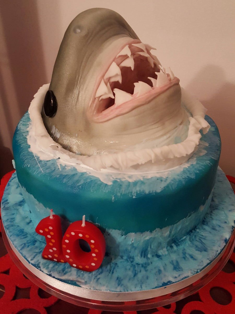 Осьминог против акулы торт