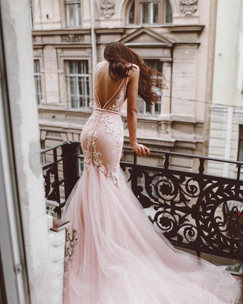 Шикарное платье со спины