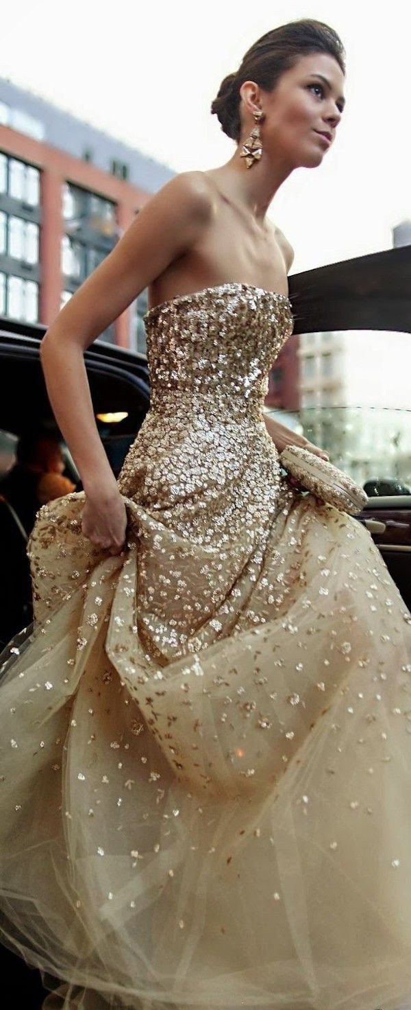 Блестящее платье невесты