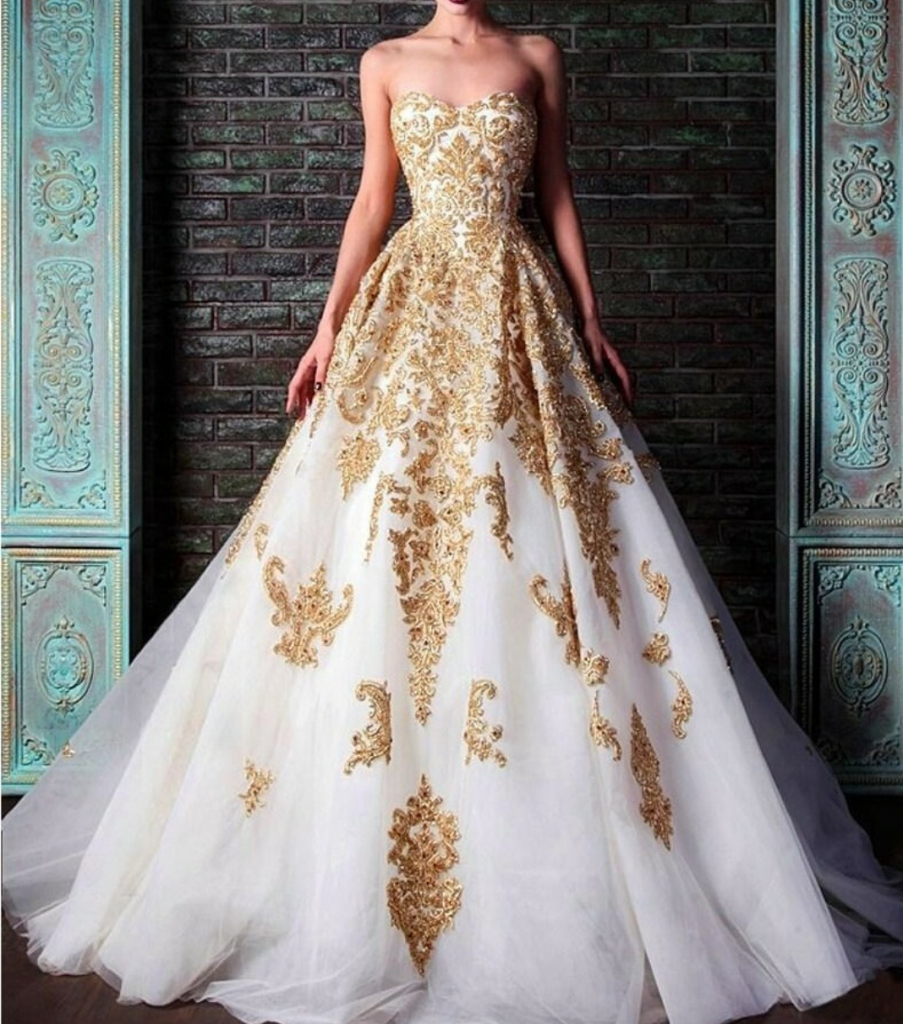 Невеста в золотом платье