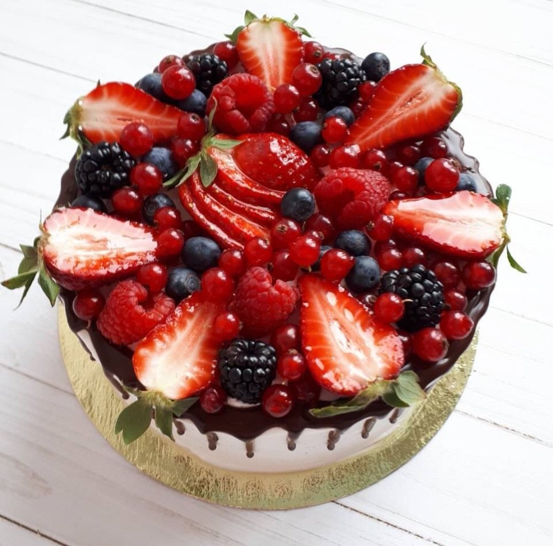 Фруктовая поляна. Торт ягодный пломбир. Торт с фруктами. Красивый торт с фруктами. Торт фруктовый самый красивый.