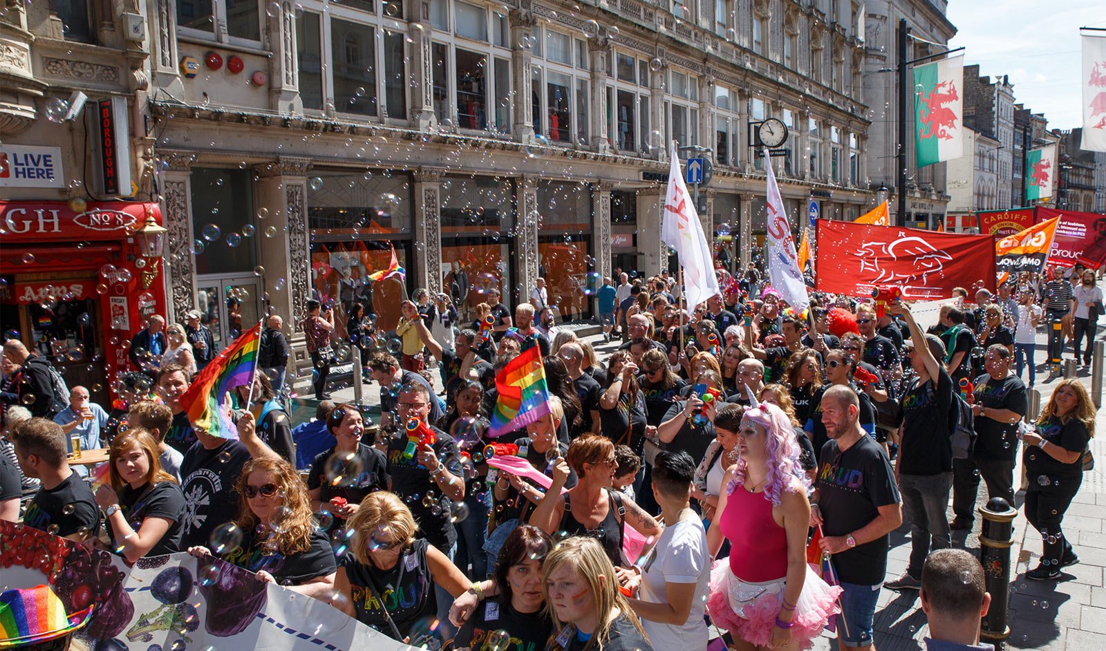 Праздники в англии. August Bank Holiday в Великобритании. Summer Bank Holiday в Великобритании. Праздники в Англии летом. Весенний банковский праздник в Великобритании.