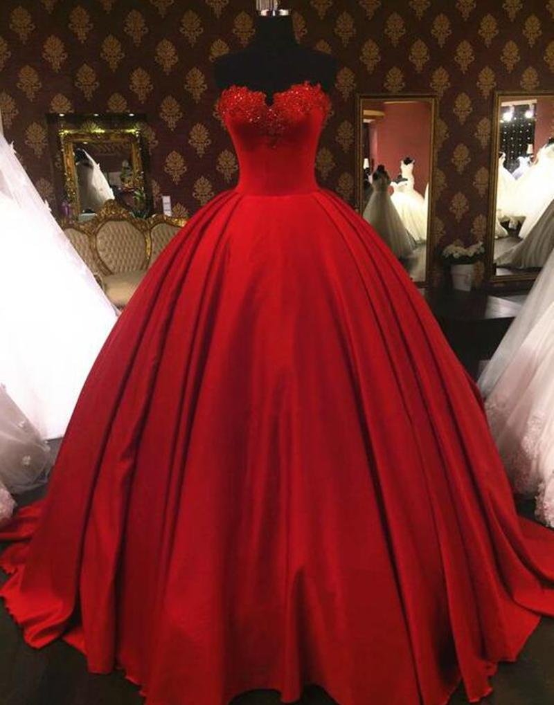 Шикарное пышное красное платье