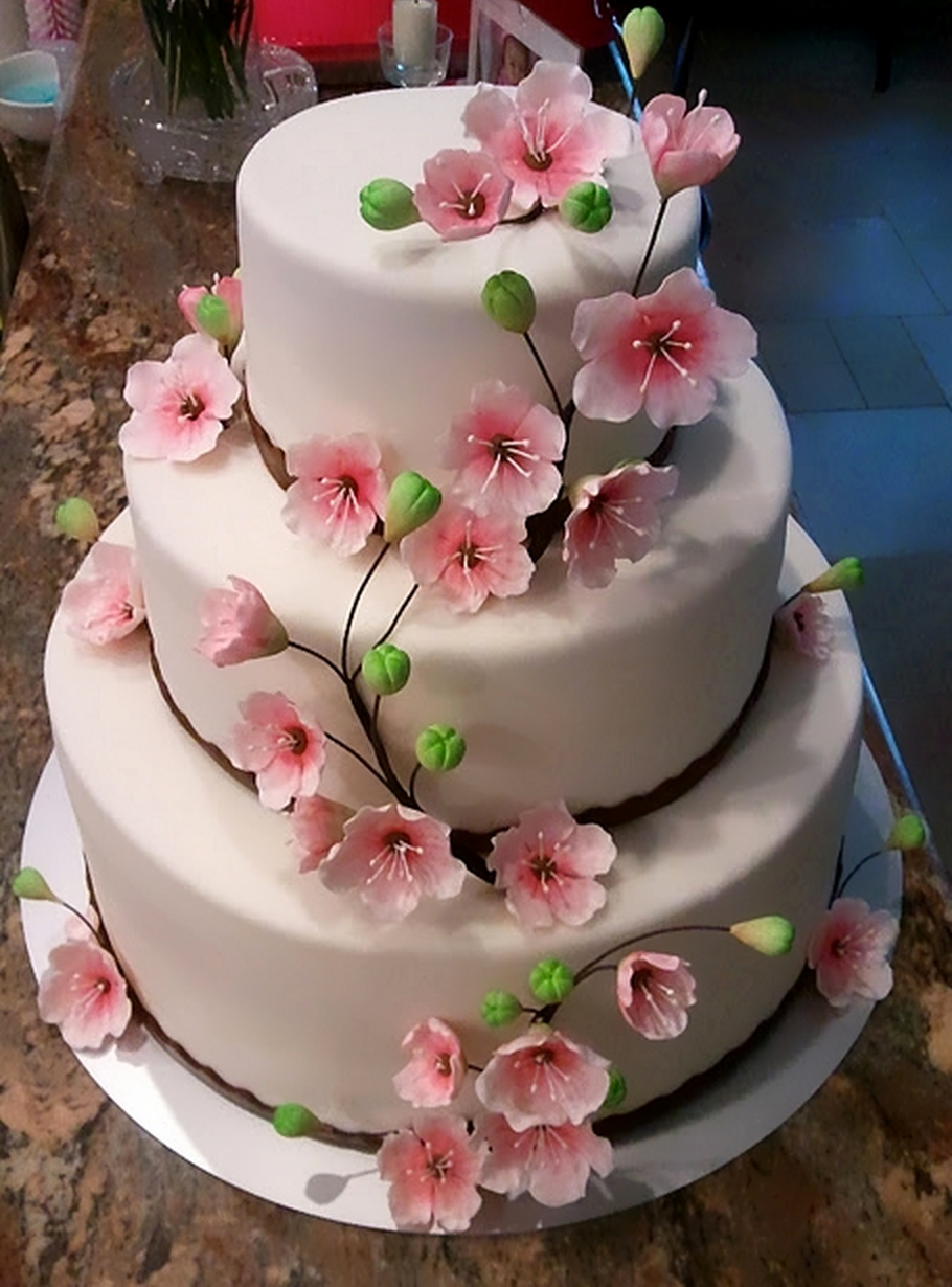 Цветы Сакуры на торте