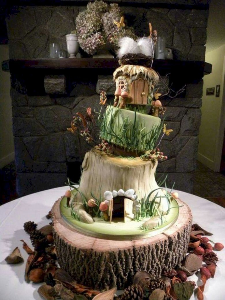Свадебный торт в сказочном стиле