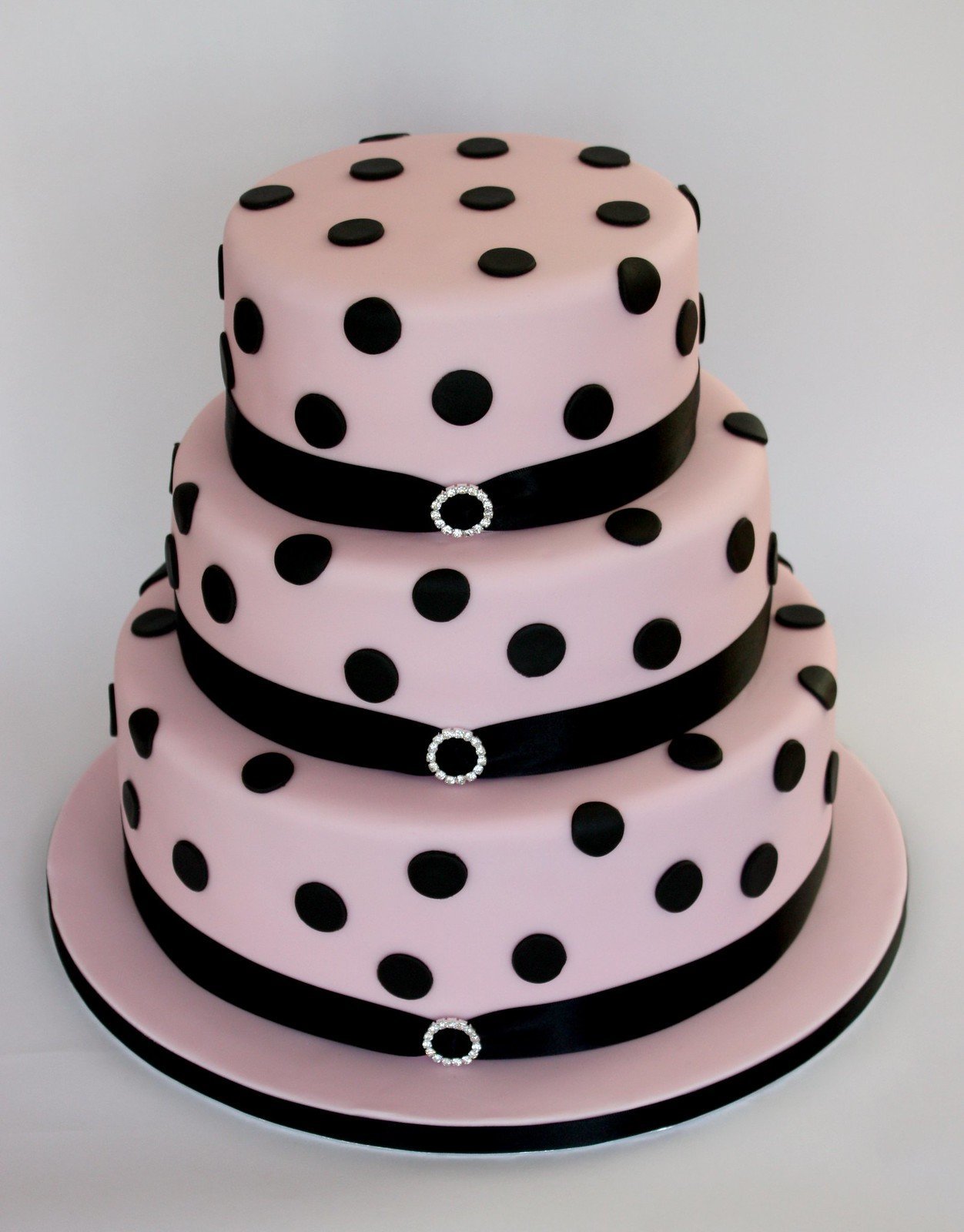 Черно розовый торт. Торт черный с розовым. Торт в горошек. Торт черно розовый. Торт черный с розовым для девочки.