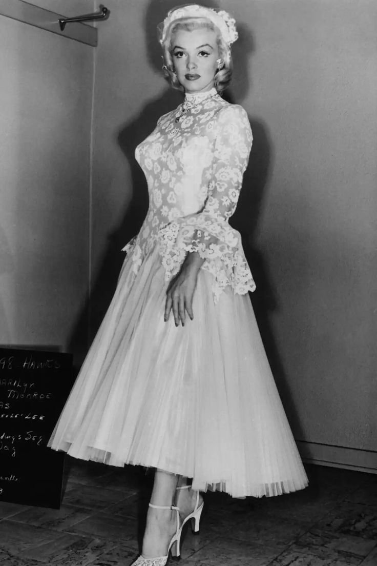 1956 — Свадьба Мэрилин Монро и Артура Миллера.