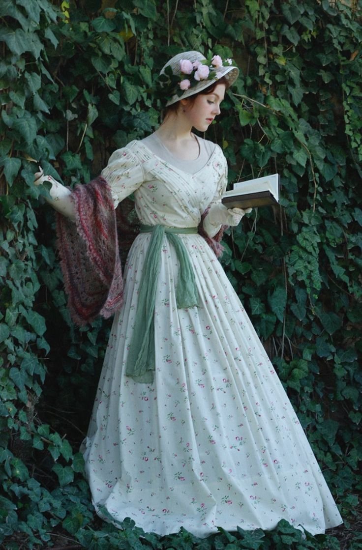 Дама в кринолине 19 век