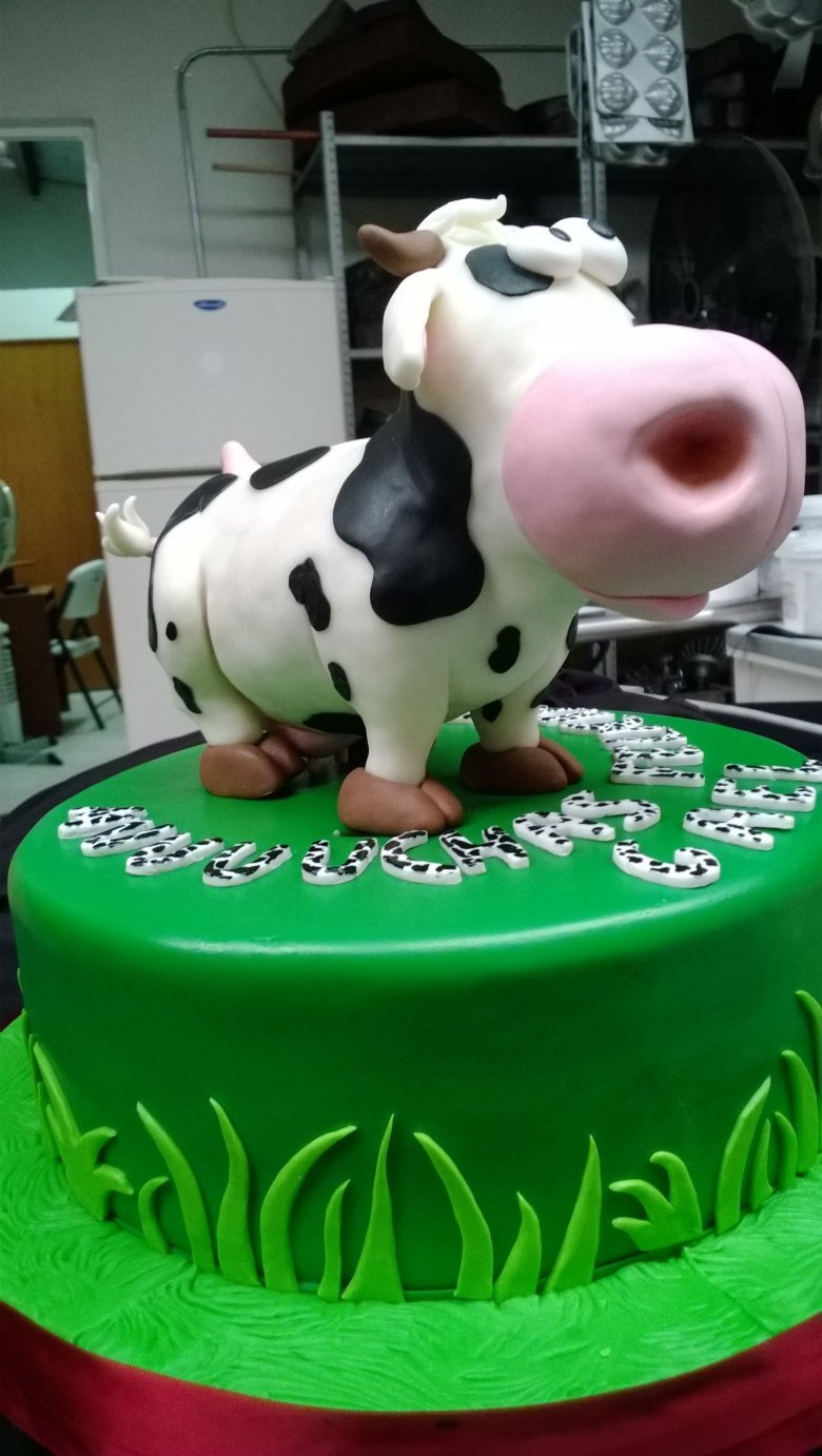 Торт в виде коровы
