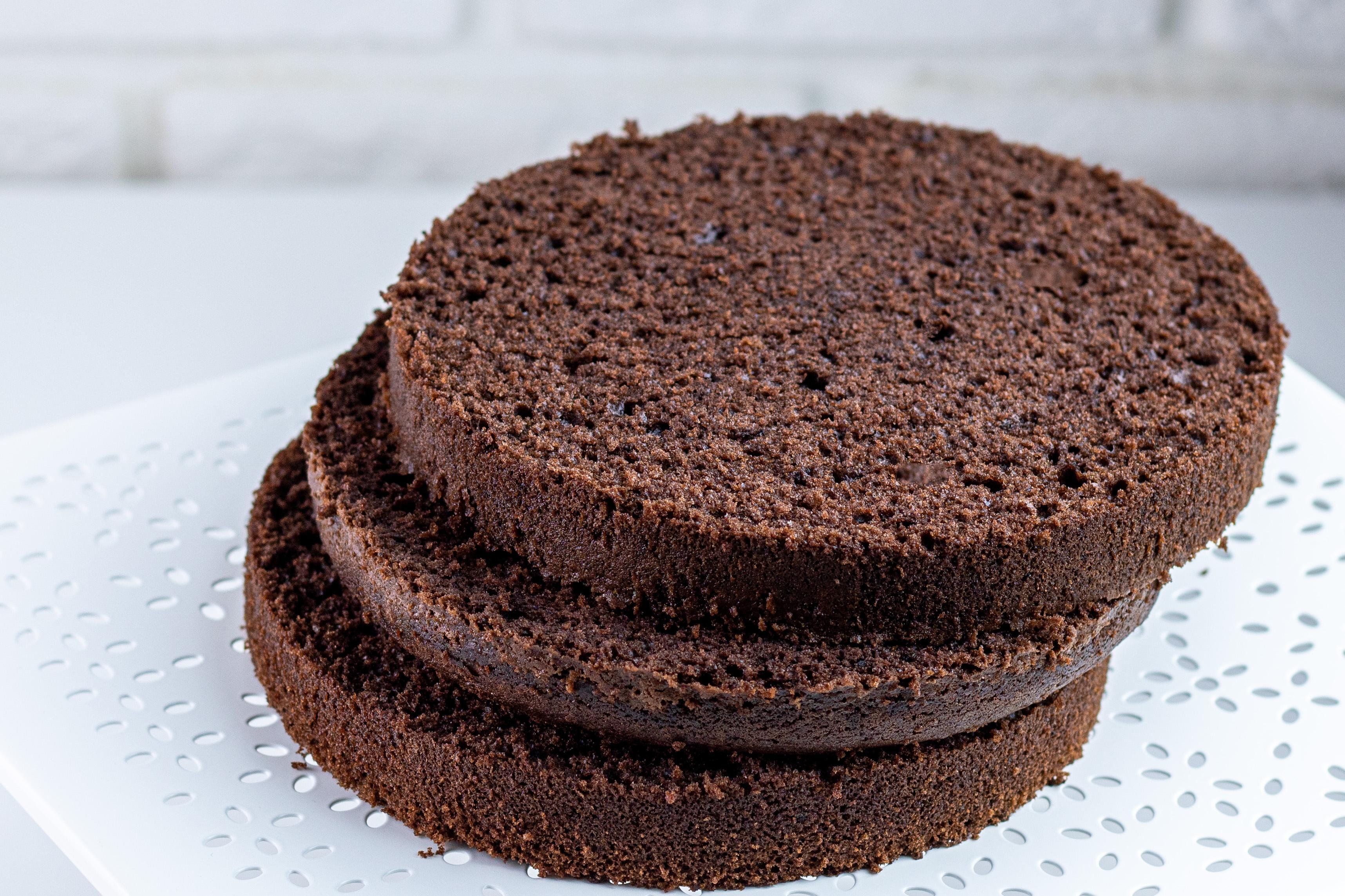 Лучший шоколадный бисквит. Шоколадный бисквит Паулин кейк. Шобутинская шоколадный бисквит. Шоколадный шифоновый бисквит. Шоколадный бисквитный торт.