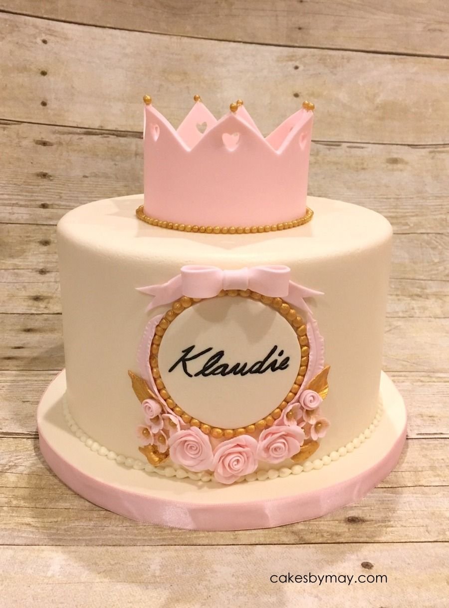 Розовый торт с короной яркий
