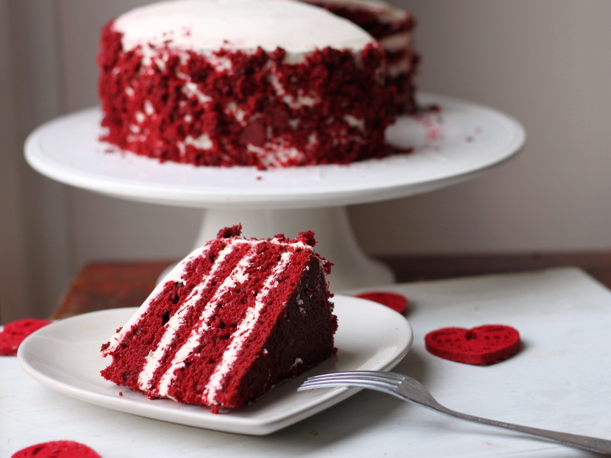 Красная кулинария. Красный бархат Спар. Мирель красный бархат. Red Velvet торт. Торт красный бархат Медоборы.