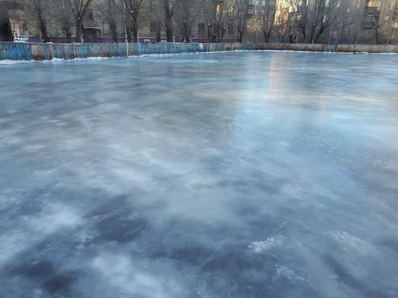 Синий каток. Лед каток. Каток на озере. Каток на пруду. Каток лёд, Москва.