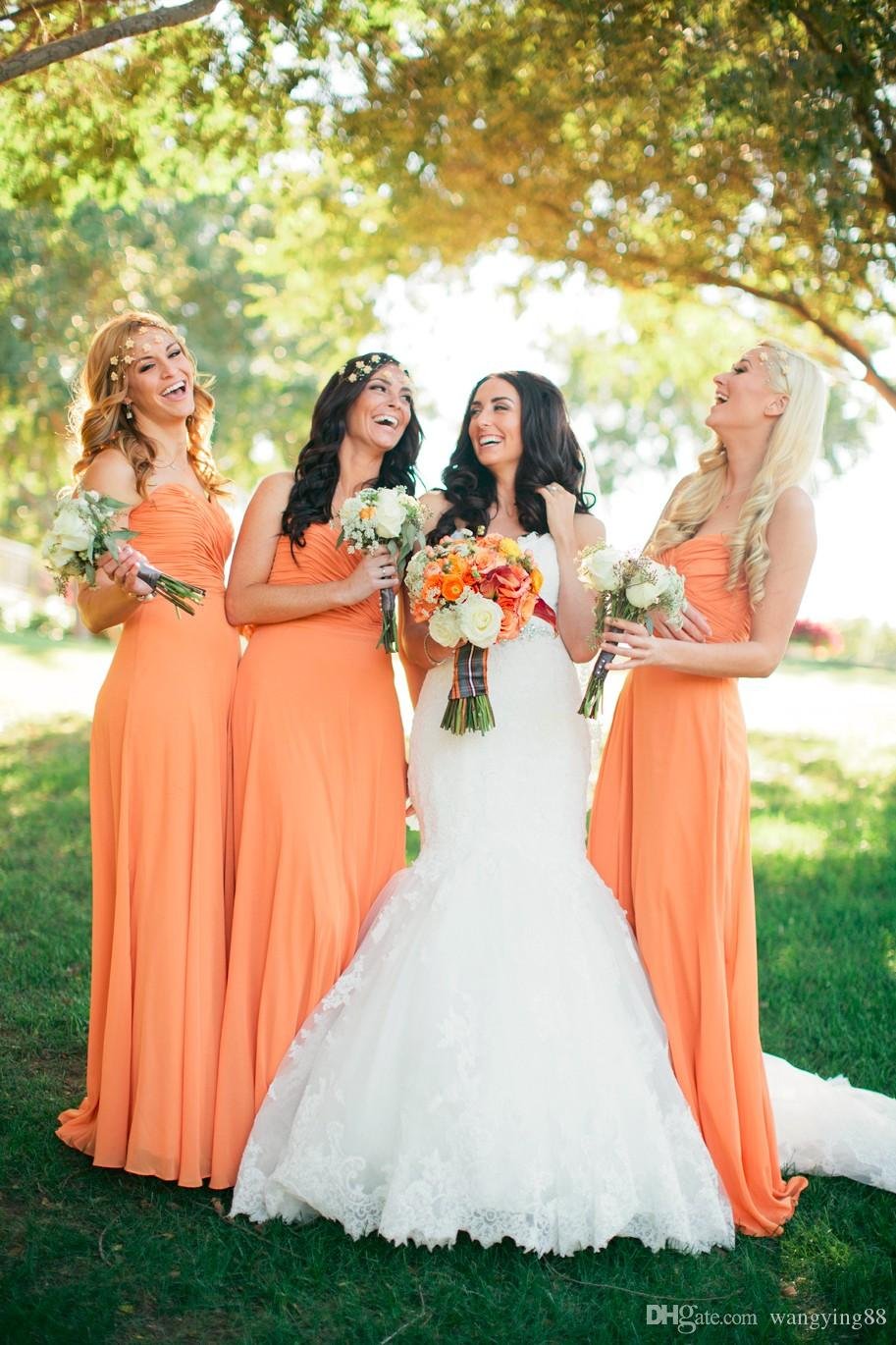 Персиковые платья подружек невесты