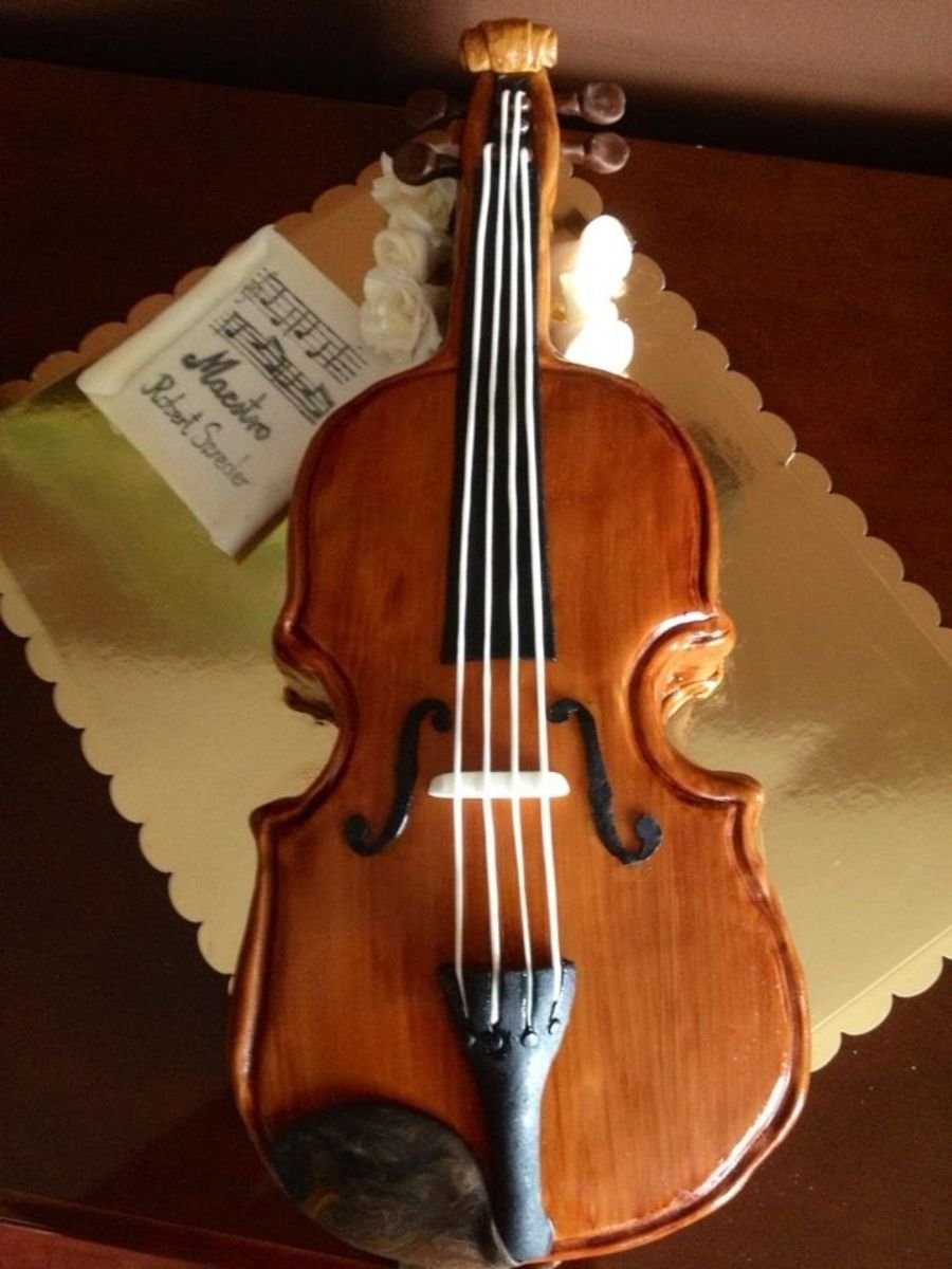Торт в виде скрипки