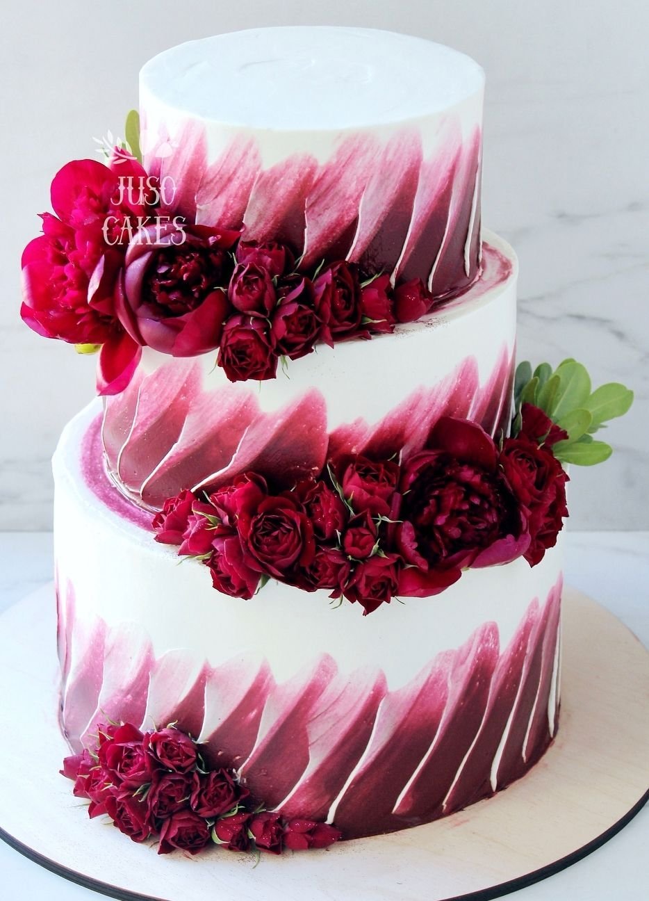 Украшение торта живыми розами