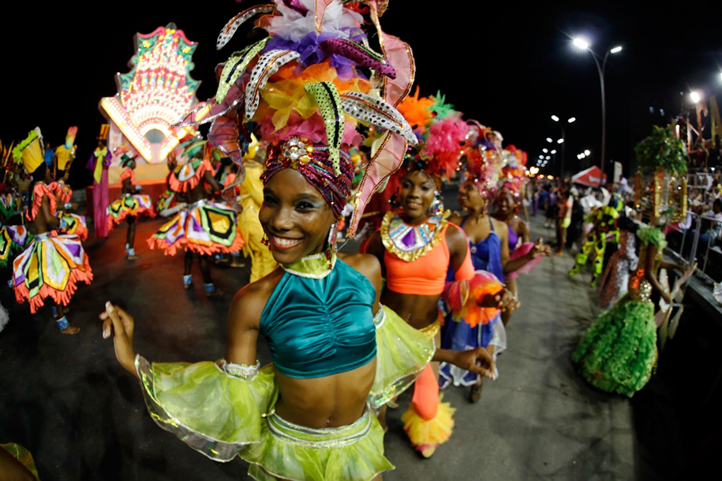 El carnaval. Гавана карнавал Куба. Карнавал Сантьяго де Куба. Карнавал в Гаване. Фиеста дель Фуэго.